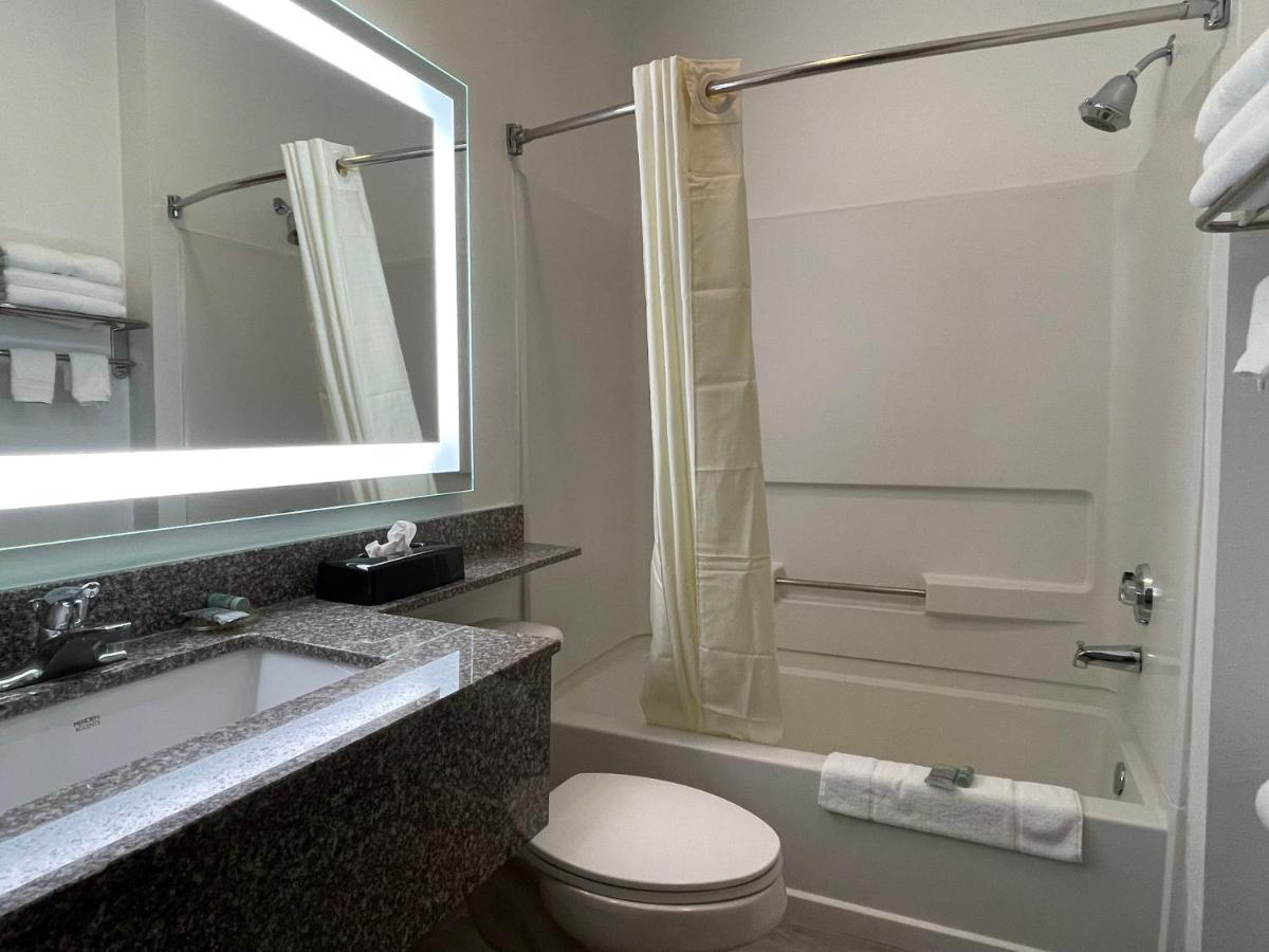 Best Western Roanoke Inn & Suites Екстериор снимка