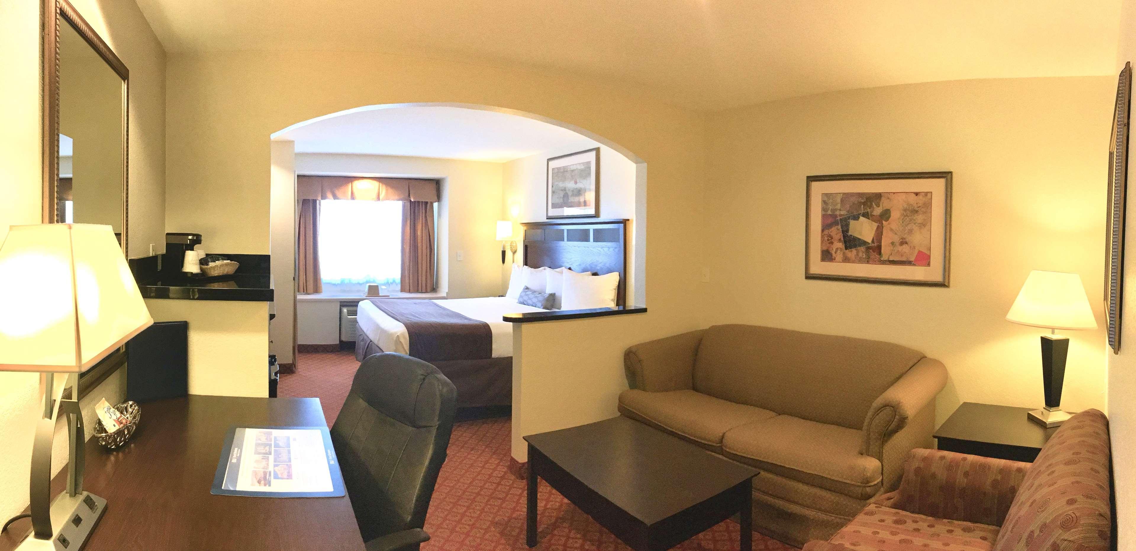 Best Western Roanoke Inn & Suites Екстериор снимка