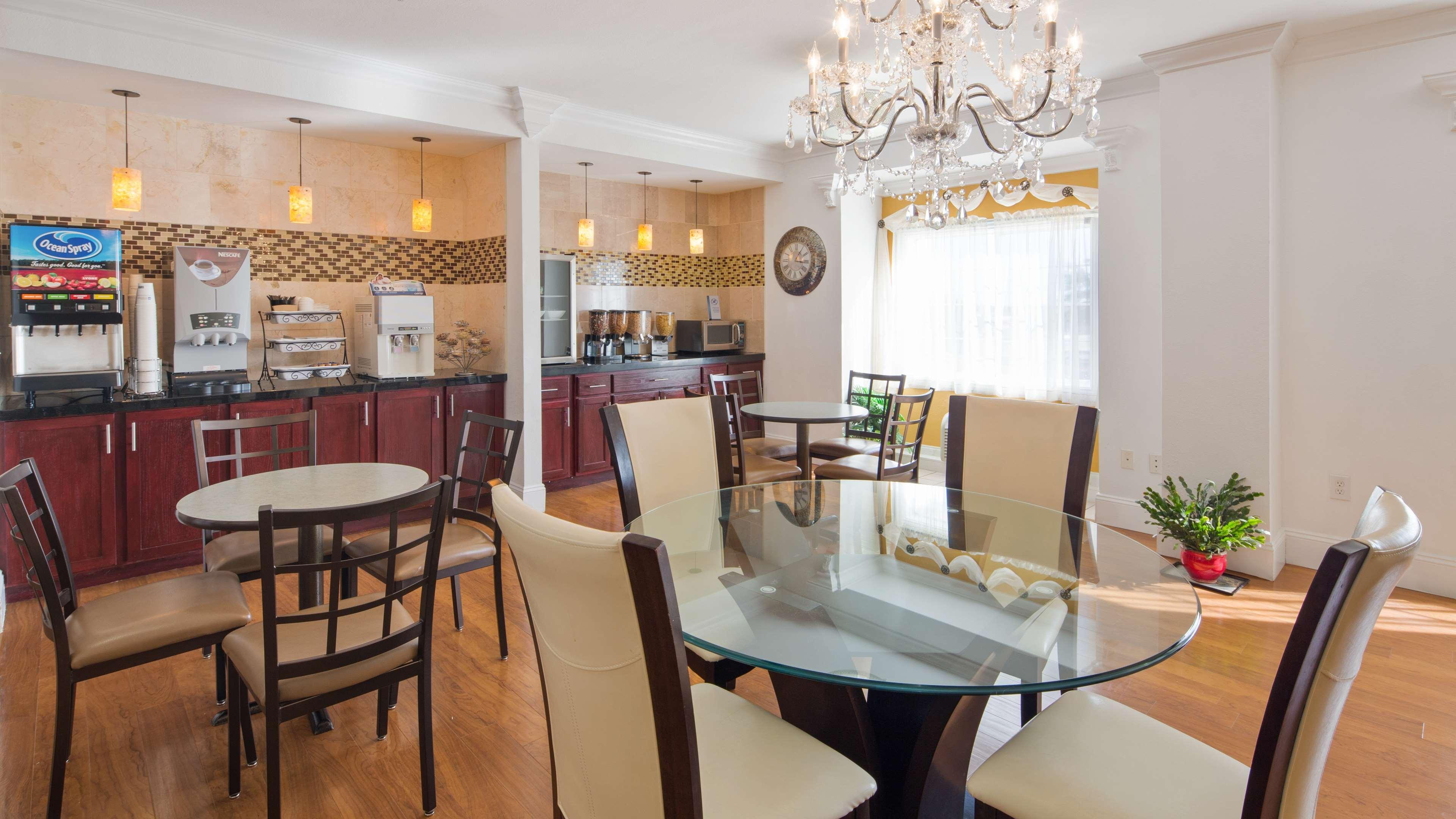 Best Western Roanoke Inn & Suites Екстериор снимка