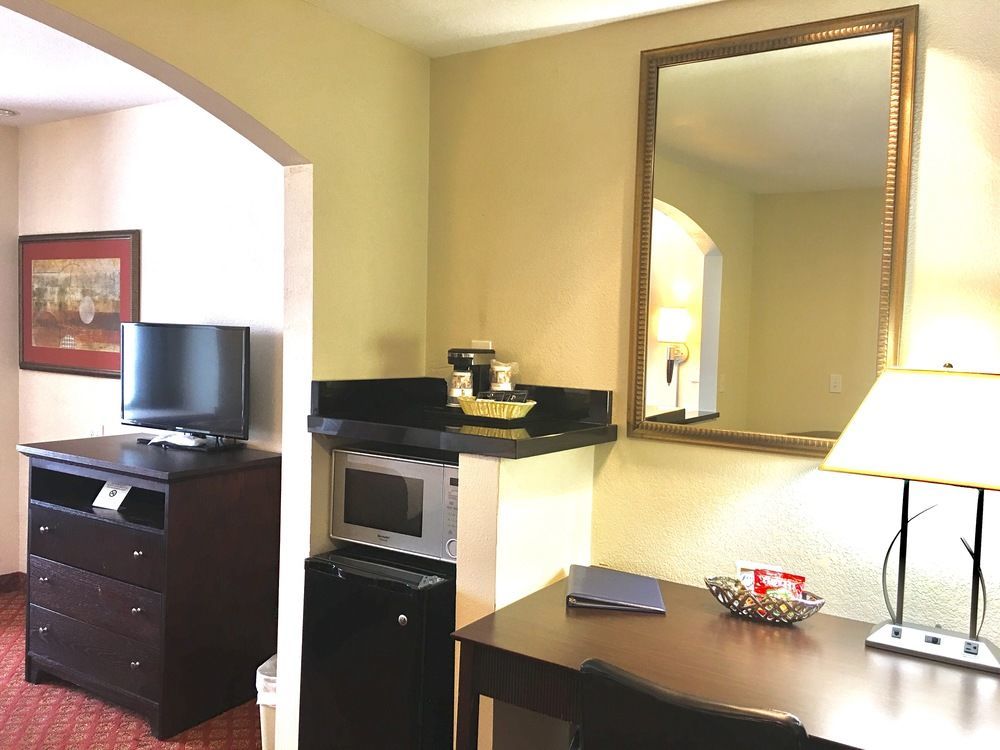 Best Western Roanoke Inn & Suites Екстериор снимка