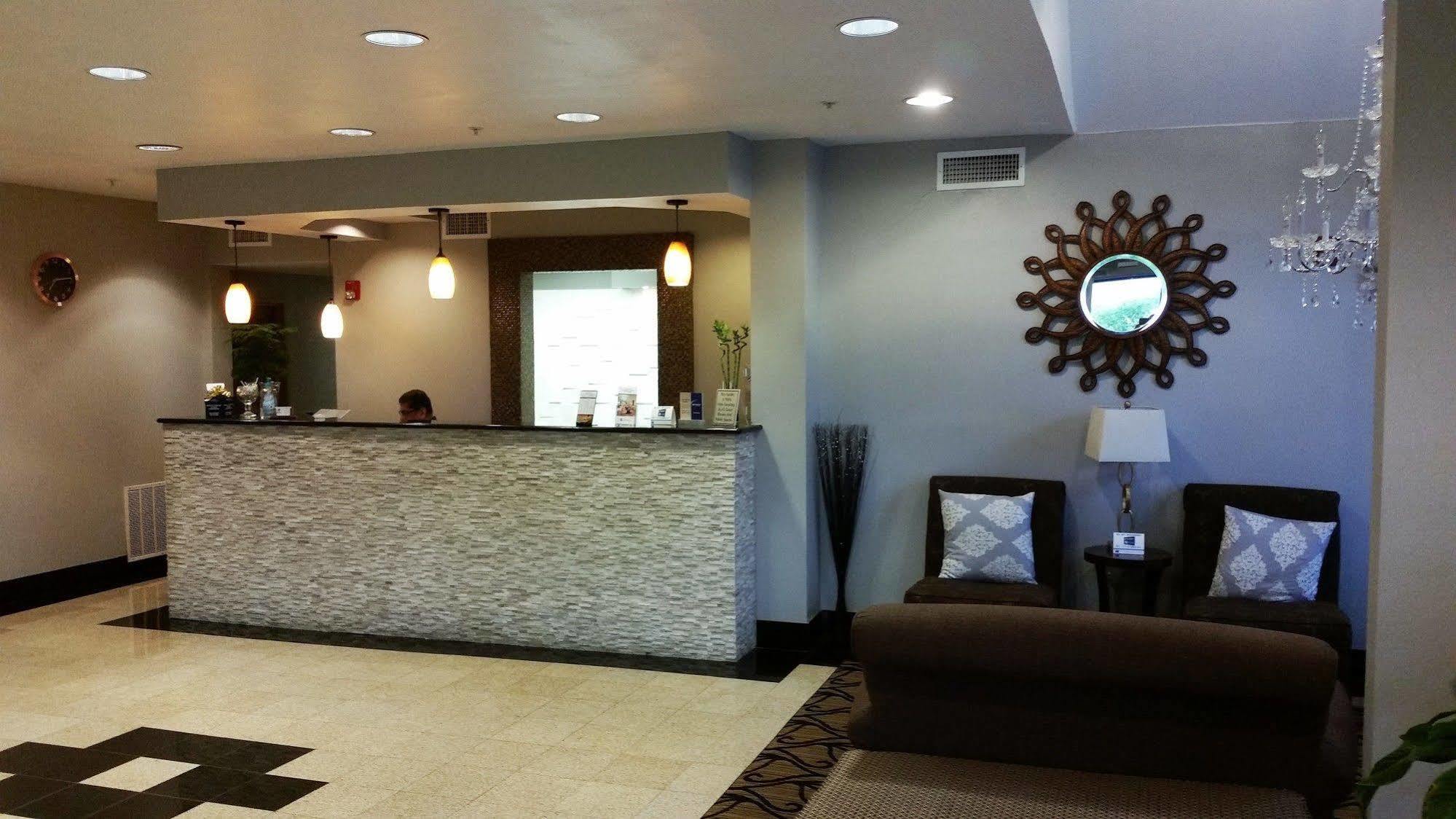 Best Western Roanoke Inn & Suites Екстериор снимка